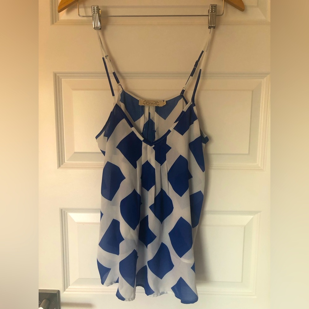 Gorgeous flowy geometric tank